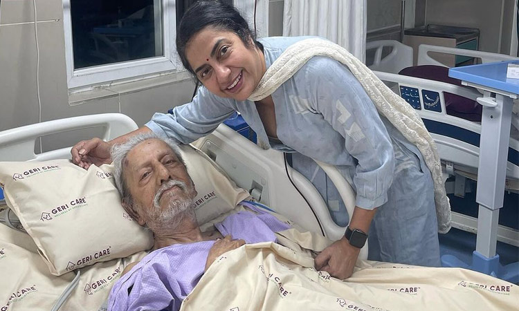 Actor Charu Haasan in the hospital