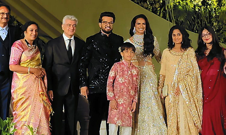 PV Sindhu's wedding reception - Ajith visited with his family