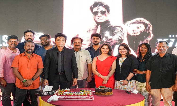 "Killer" SJ Surya celebrated her birthday with cake in shooting